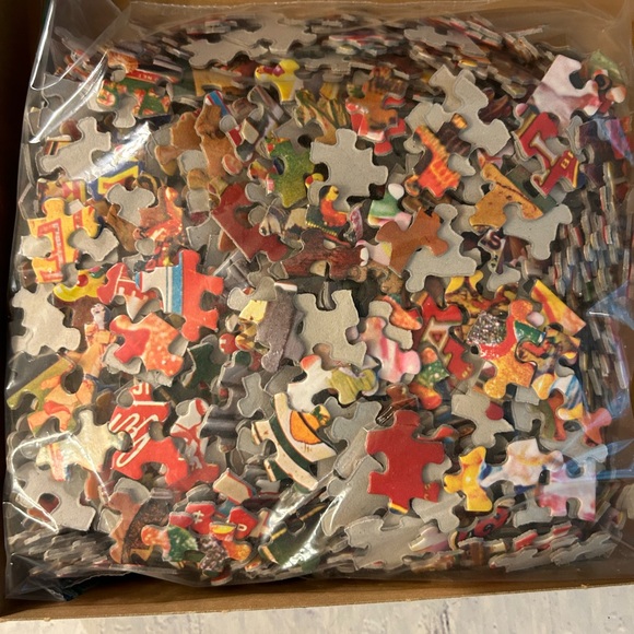 SPRINGBOX CANDY CLASSICS 1000 PC PUZZLE - Picture 3 of 4